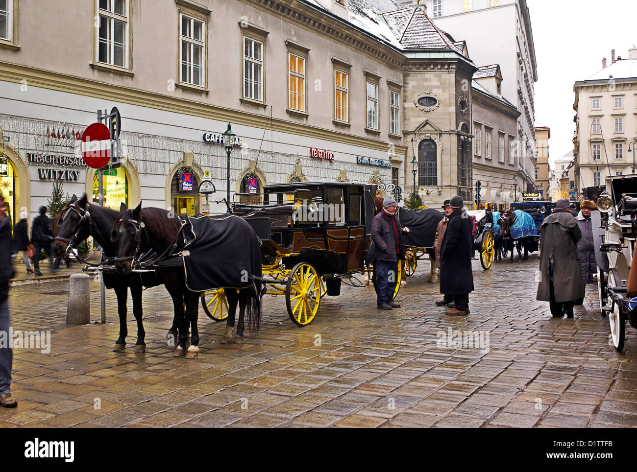 Horse carriage snow vienna hi-res stock photography and images - Alamy
