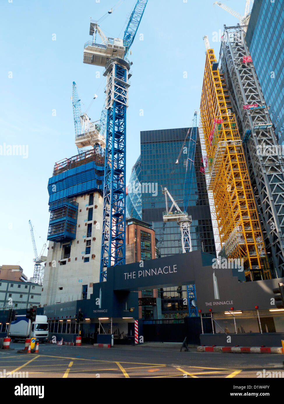 A view of the Pinnacle construction site on Bishopsgate from the corner of  Threadneedle Street London UK  KATHY DEWITT Stock Photo