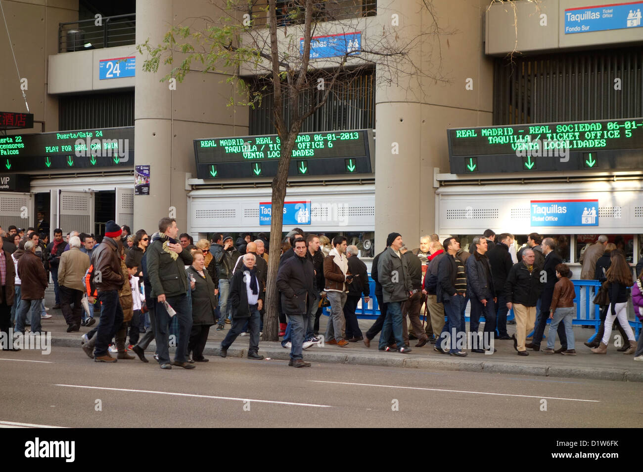 bernabeu madrid real soccer football stadium santiago scarf fan