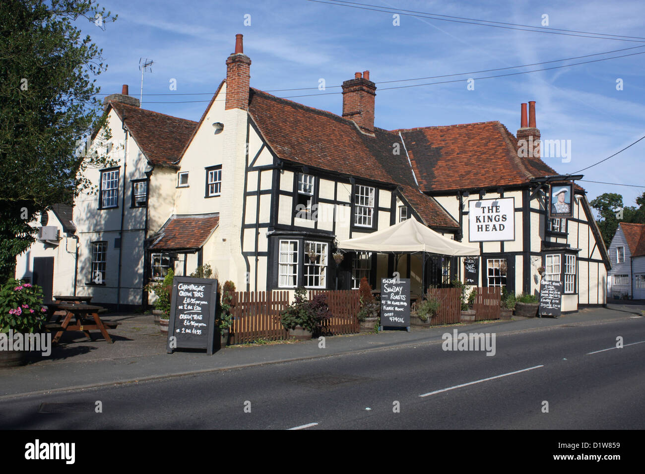 The Kings Head public house set in the middle of Gosfield village near Braintree and Halstead Essex. Stock Photo