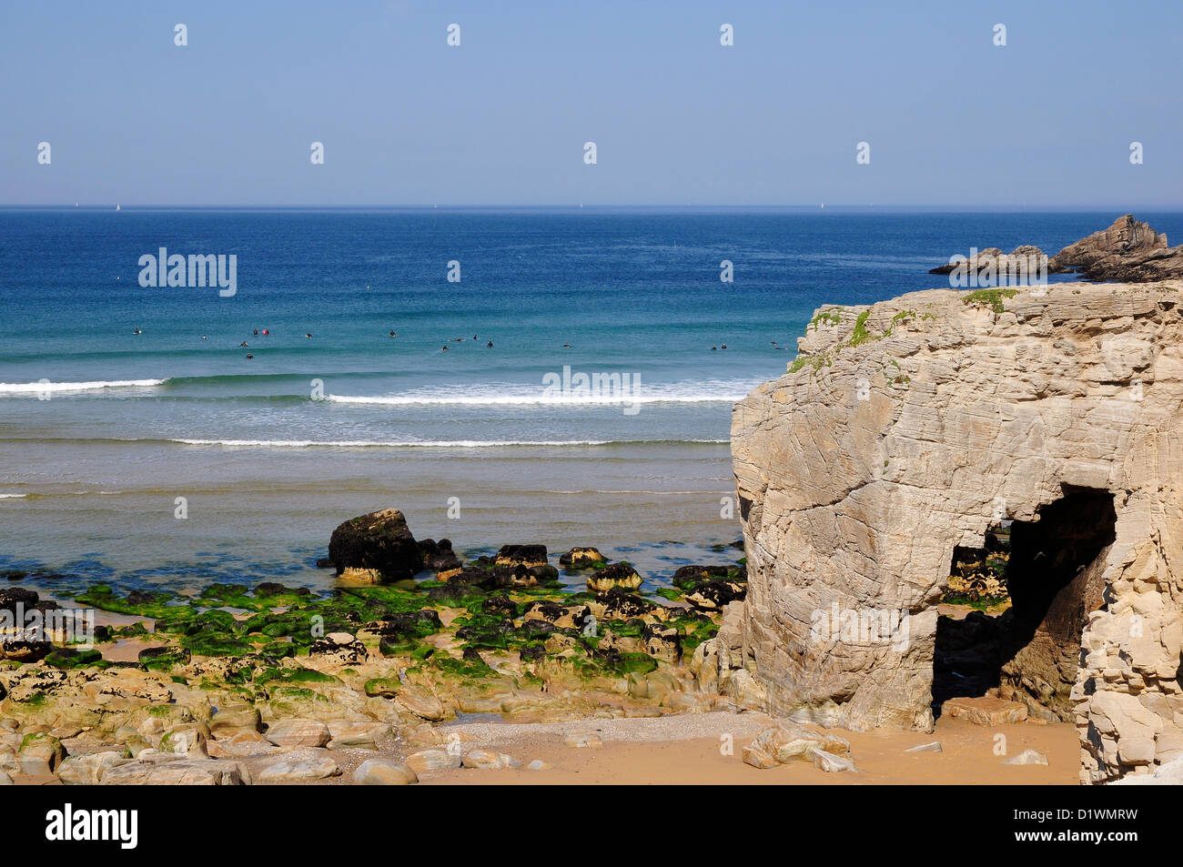 Wild Coast (côte sauvage) of the peninsula of Quiberon with big hole in the cliff, the arche of Port Blanc, in France Stock Photo