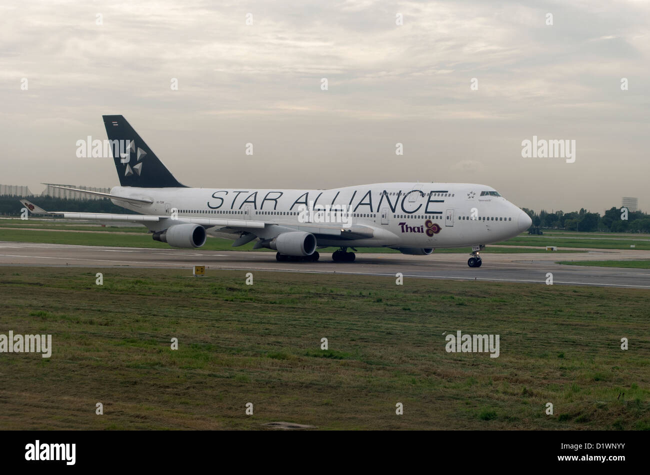 Thai airlines 747 taxiing in the livery of Star Alliance Stock ...
