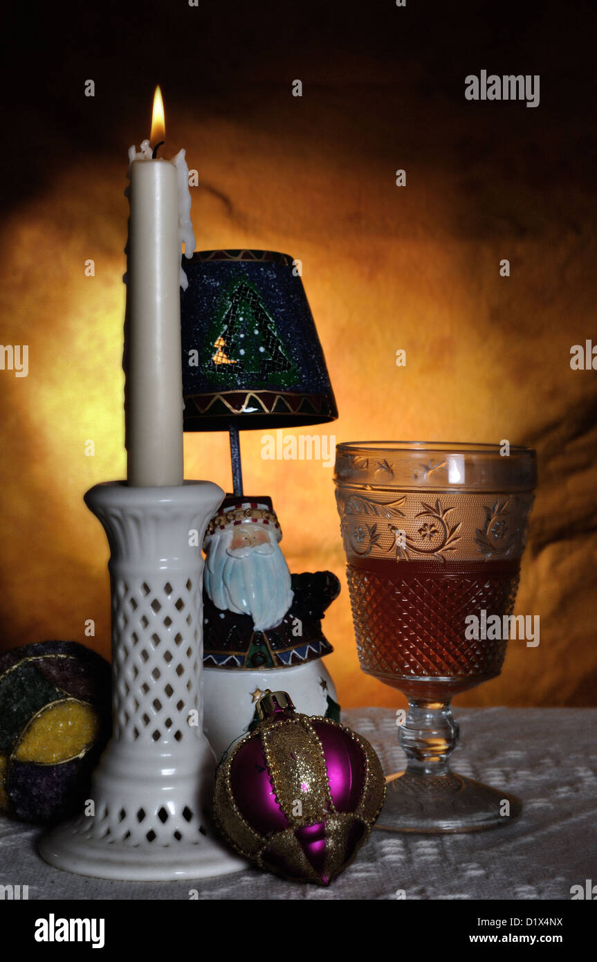 Christmas table decorations Stock Photo - Alamy