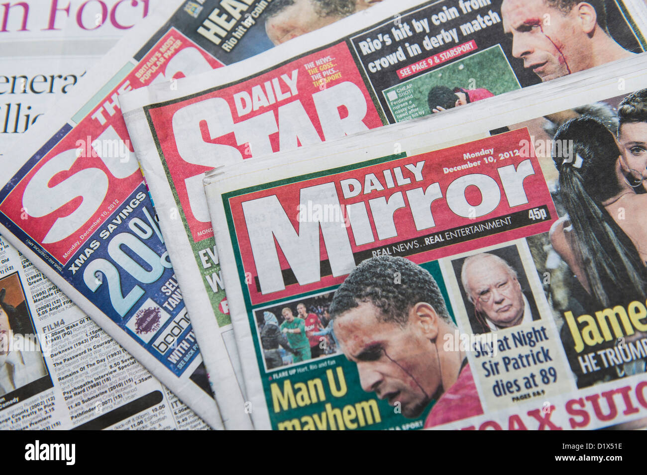 knap apparat immunisering The front pages and mastheads of UK 'Red Top' tabloid tabloids Sun Star  Mirror British English daily national newspapers Stock Photo - Alamy