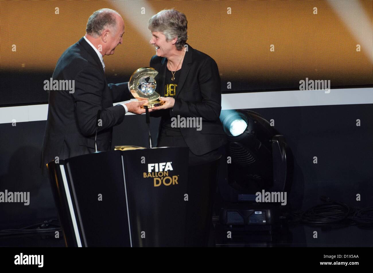 07.01.2013. Zurich, Switzerland. FIFA Ballon D Or.  Luiz Felipe Scolari presents the female coach of the year to Pia Sundhage Stock Photo