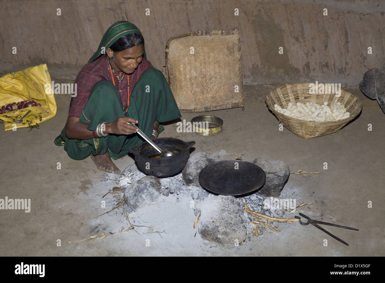 Aboriginal cooking hi-res stock photography and images - Alamy
