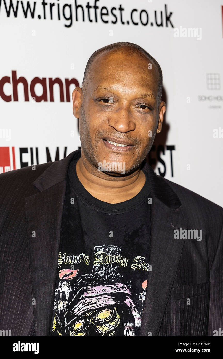 Tony Todd Sherwood (Tony Todd) ist Anfuehrer der Terroristen. *** Local  Caption *** 1996, Sabotage, Sabotage - Dark Assassin Stock Photo - Alamy