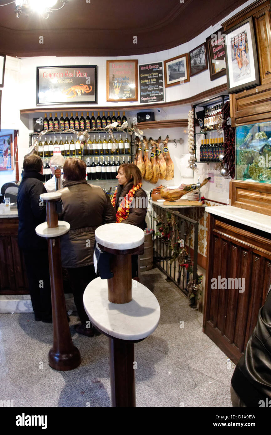 bar madrid spain abuelo vino tapas interior typical classic Stock Photo
