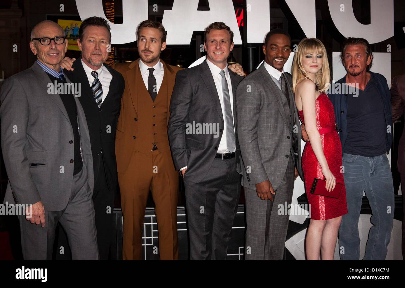 Sean penn and emma stone hi-res stock photography and images - Alamy, image size:1300x927