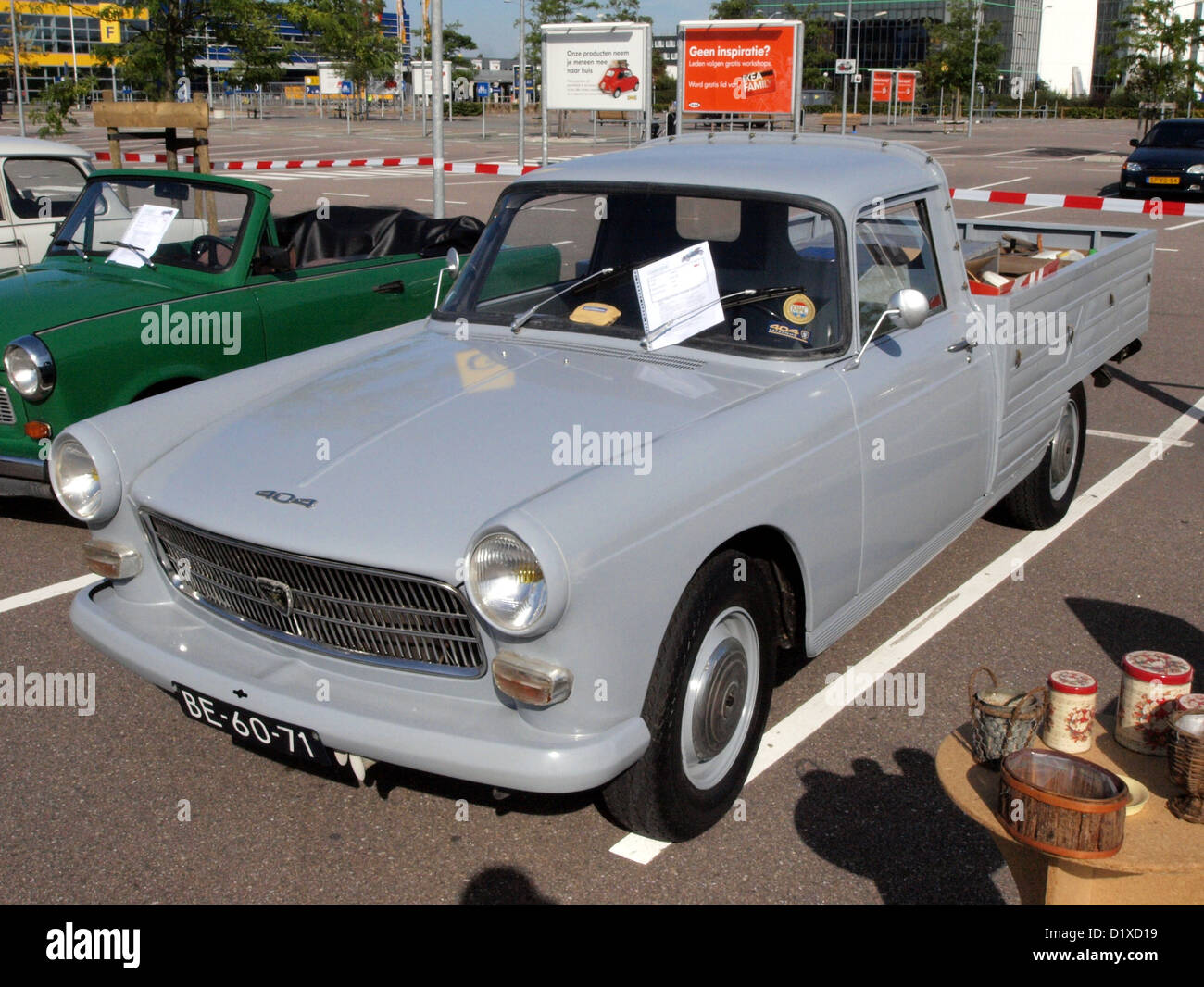 エリゴール プジョー 404 TAXI 1964 クリーム/茶 撮影時開封！ File:JH2880(Hong Kong New Territories Taxi) 11-08-2020.jpg