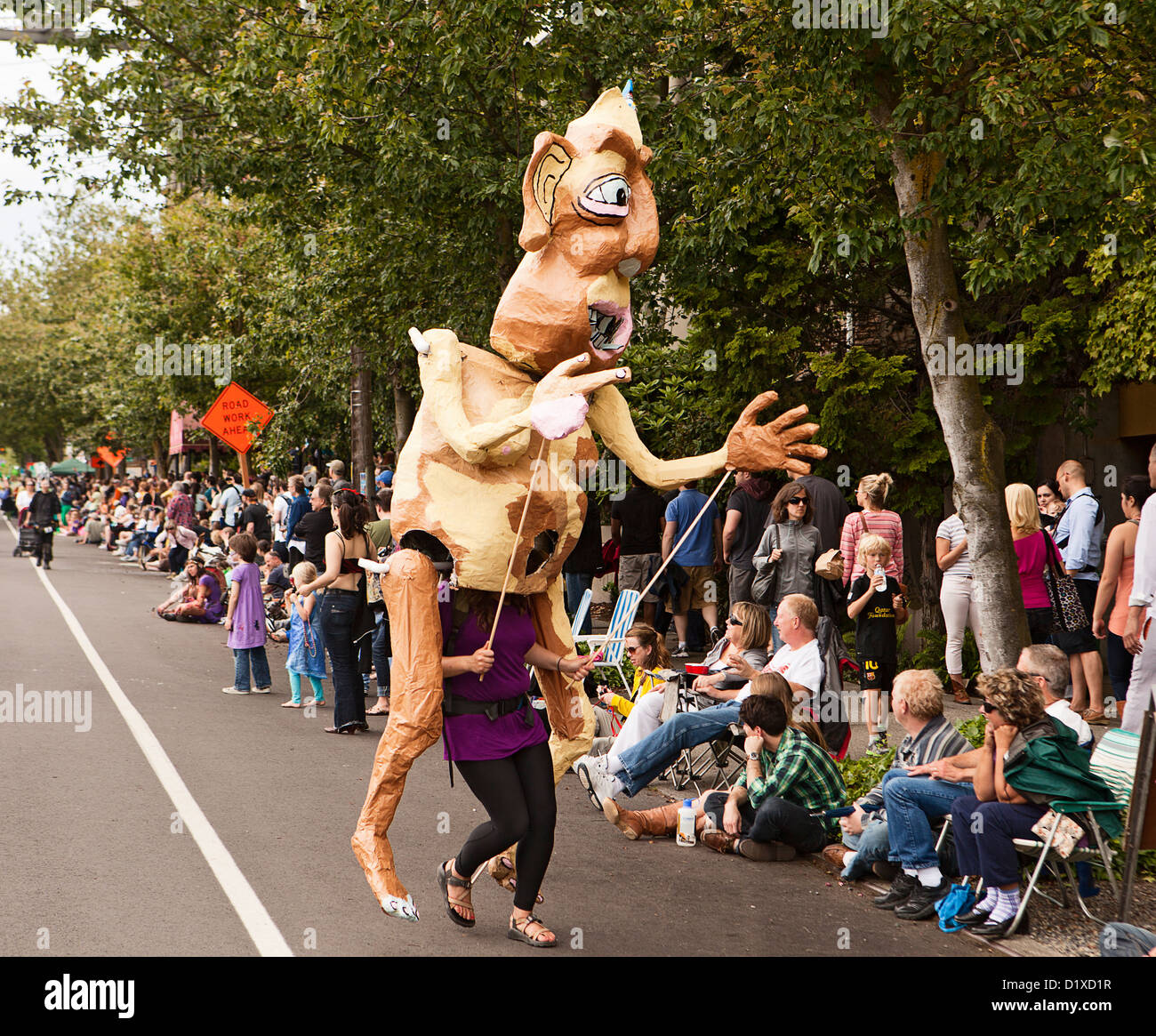 Giant puppet hires stock photography and images Alamy