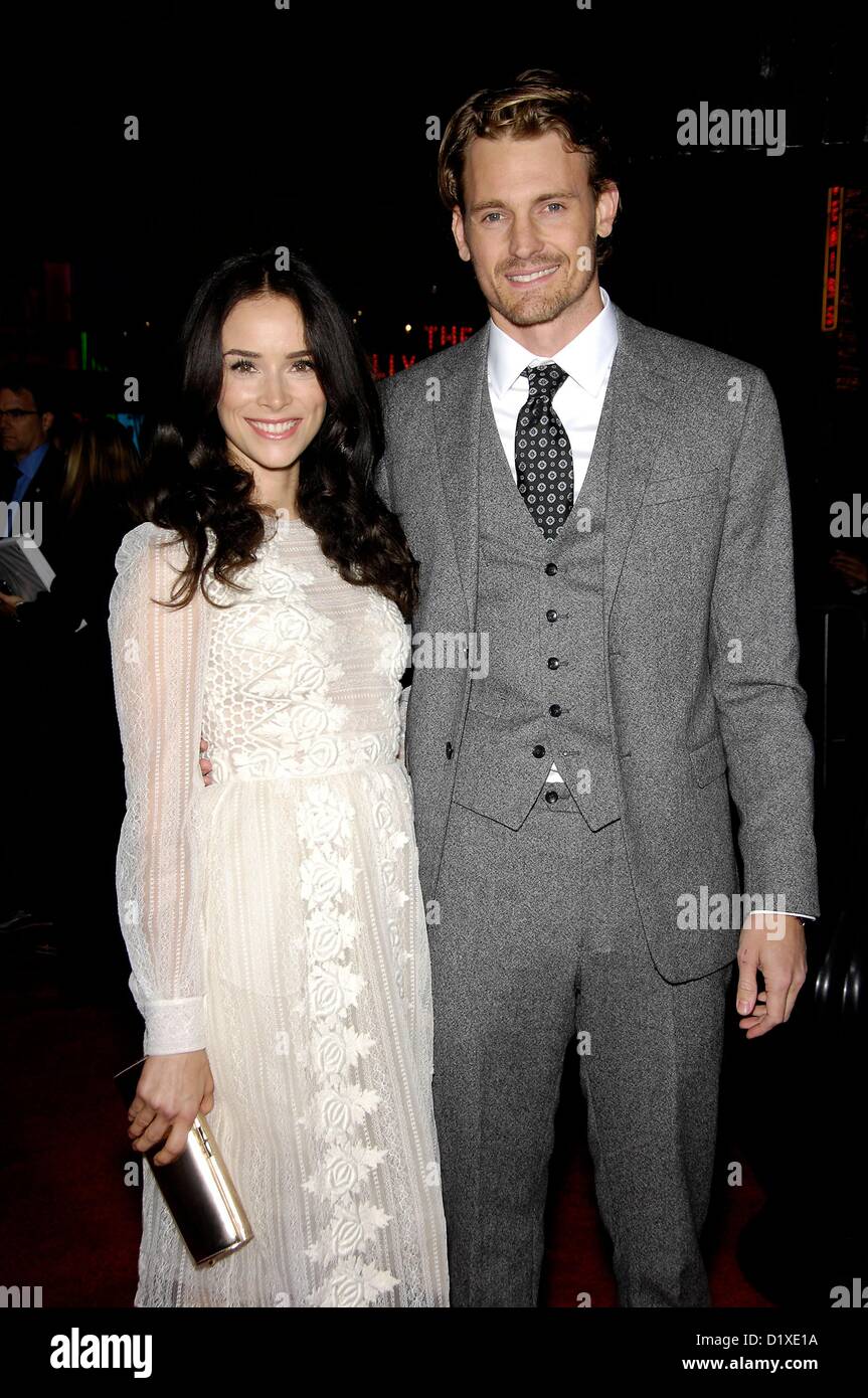 Abigail Spencer, Josh Pence at arrivals for GANGSTER SQUAD Premiere, Grauman's Chinese Theatre, Los Angeles, CA January 7, 2013. Photo By: Michael Germana/Everett Collection/Alamy Live News Stock Photo