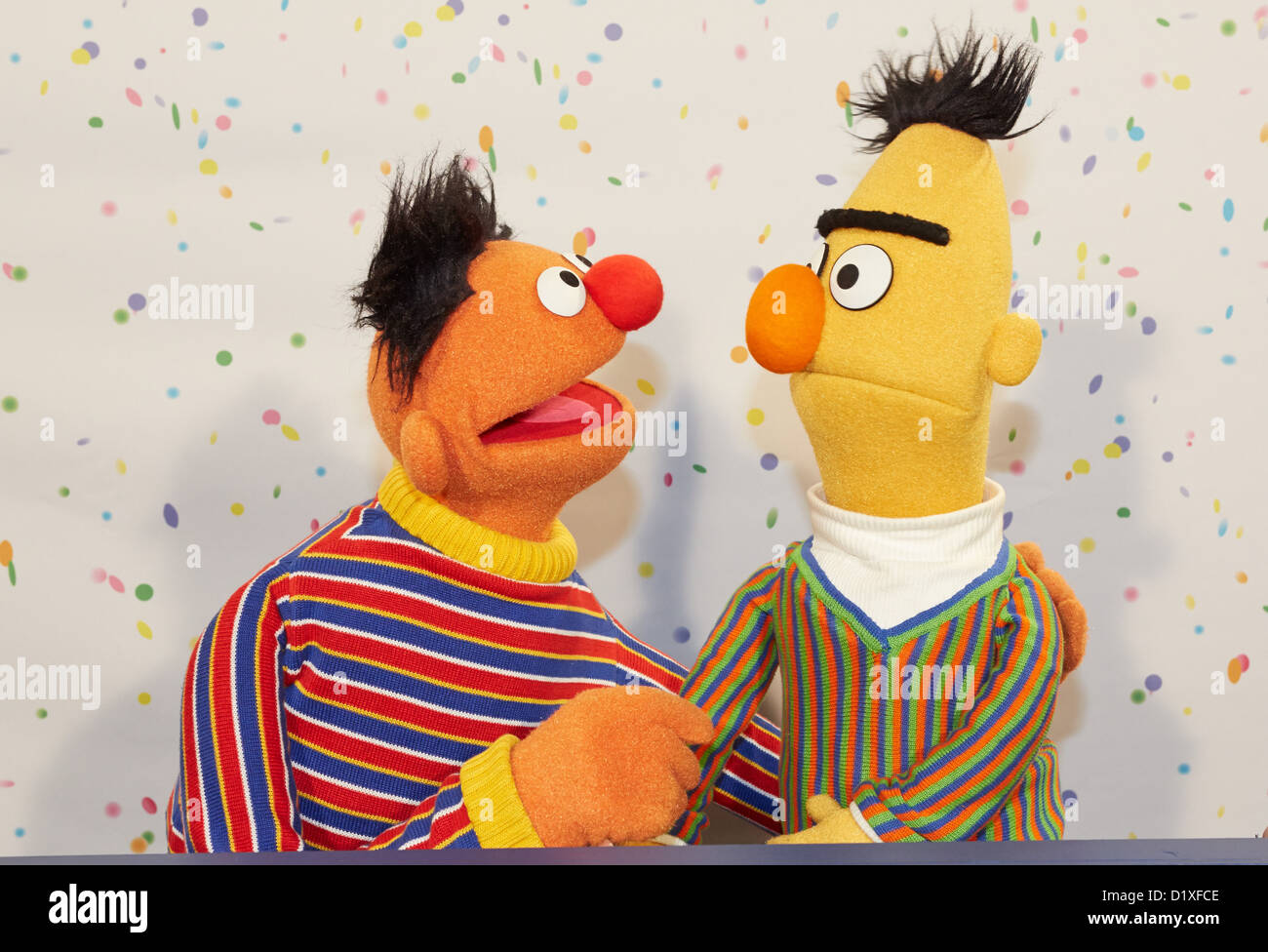 Sesame Street Muppets Ernie and Bert pose for photographs during a press conference on the 40th anniversary of the Sesame Street in Hamburg, Germany, 07 January 2013. On 8 January 1973, the children's television series Sesame Street premiered in Germany. Photo: GEORG WENDT Stock Photo