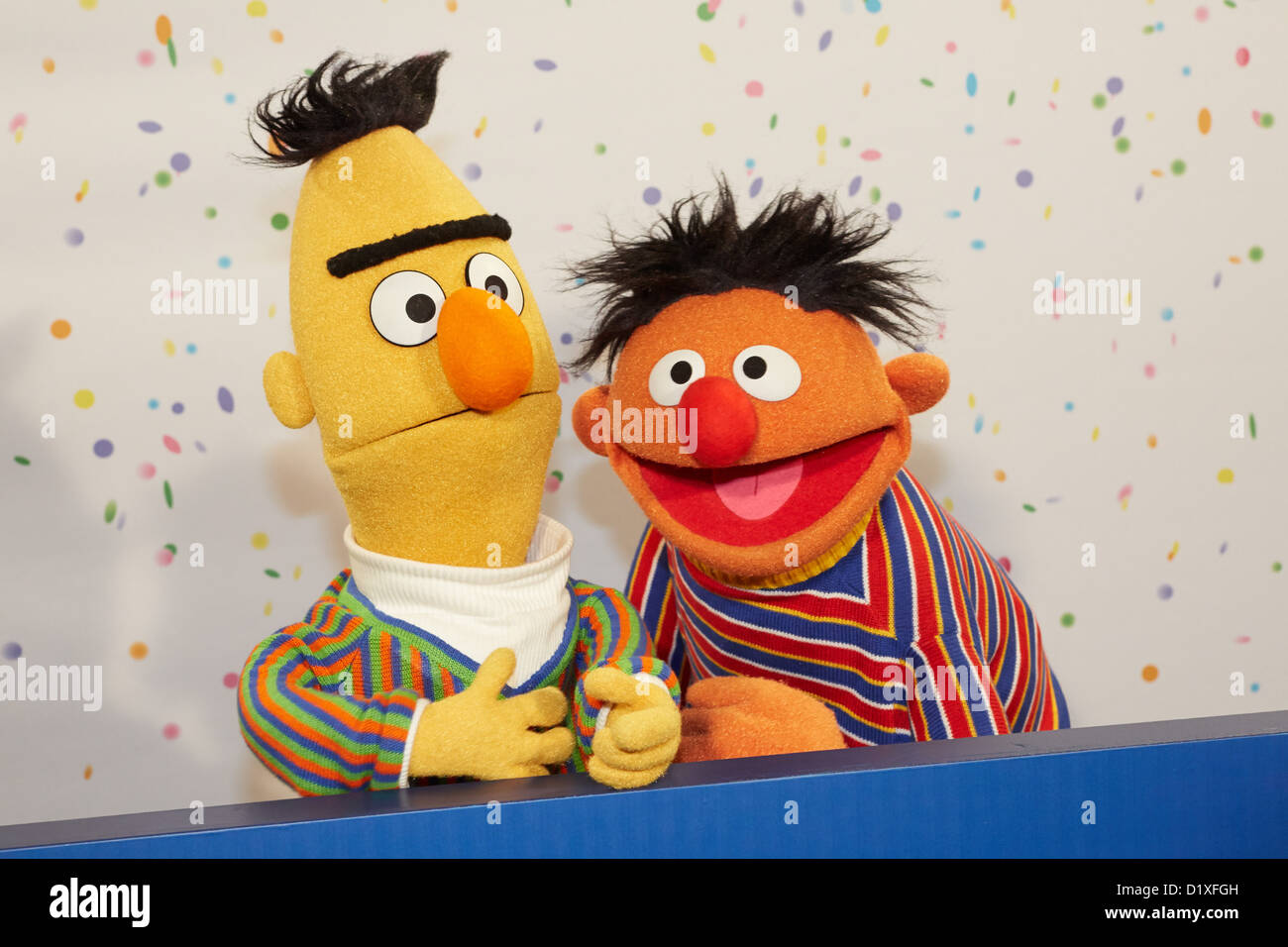 Sesame Street Muppets Ernie and Bert (L) pose for photographs during a press conference on the 40th anniversary of the Sesame Street in Hamburg, Germany, 07 January 2013. On 8 January 1973, the children's television series Sesame Street premiered in Germany. Photo: GEORG WENDT Stock Photo