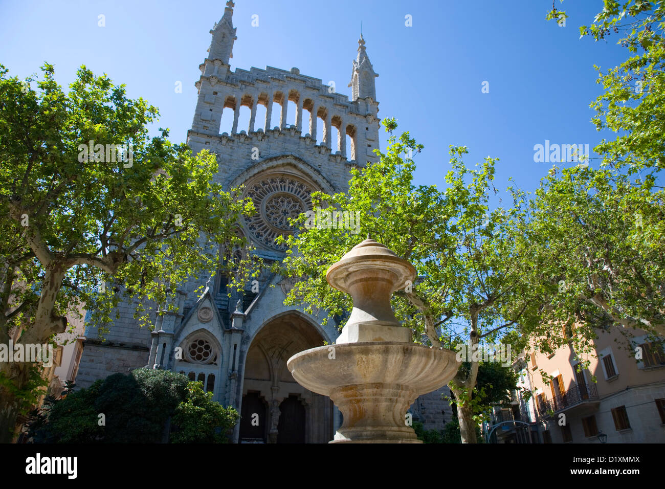 Sóller, Mallorca, Balearic Islands, Spain. Façade of the Església de Sant Bartomeu in Plaça de la Constitució. Stock Photo