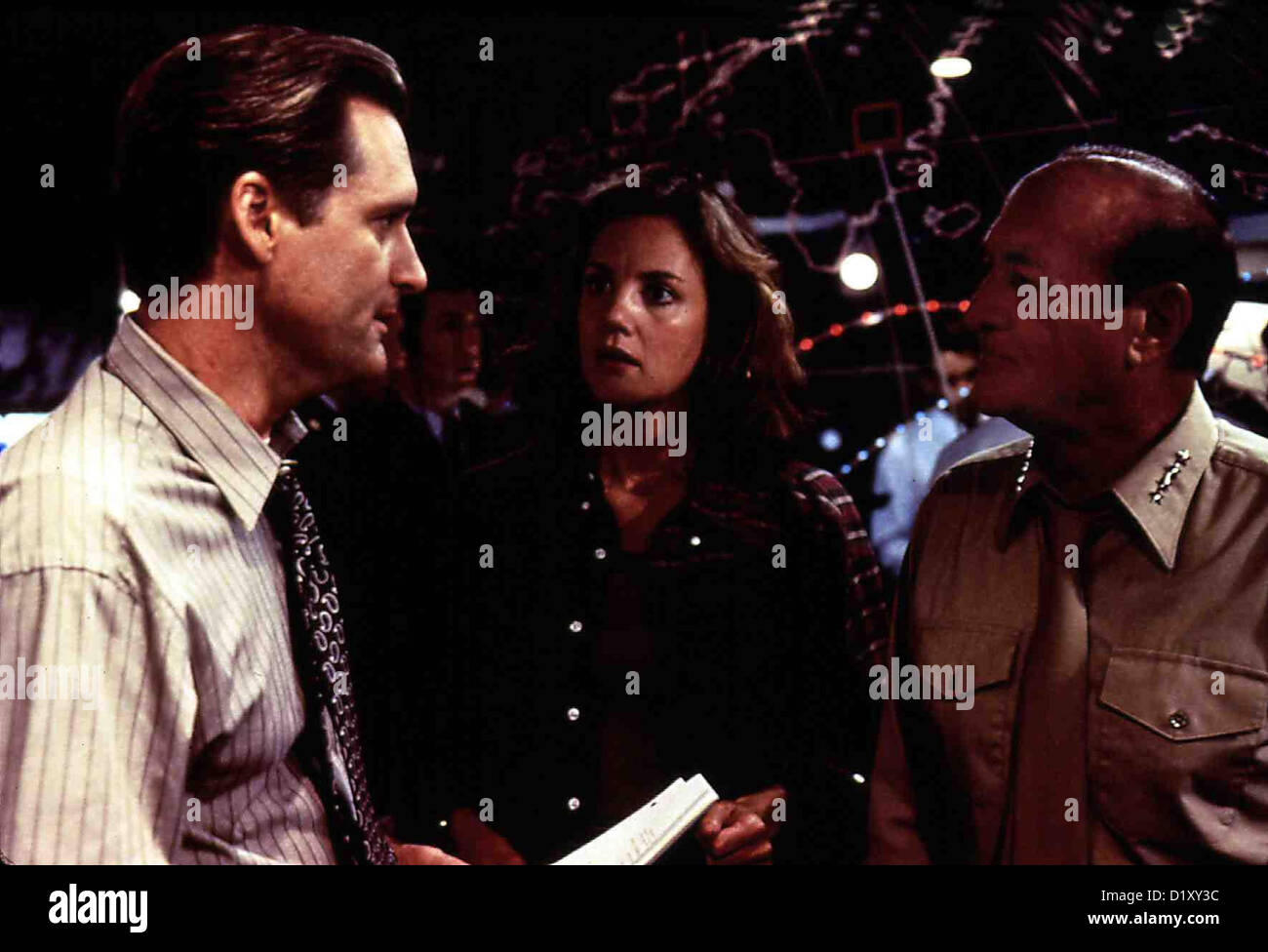 Independence Day  Independence Day  Whitmore (Bill Pullman), Constance (Margaret Colin), General Grey (Robert Loggia) *** Local Stock Photo