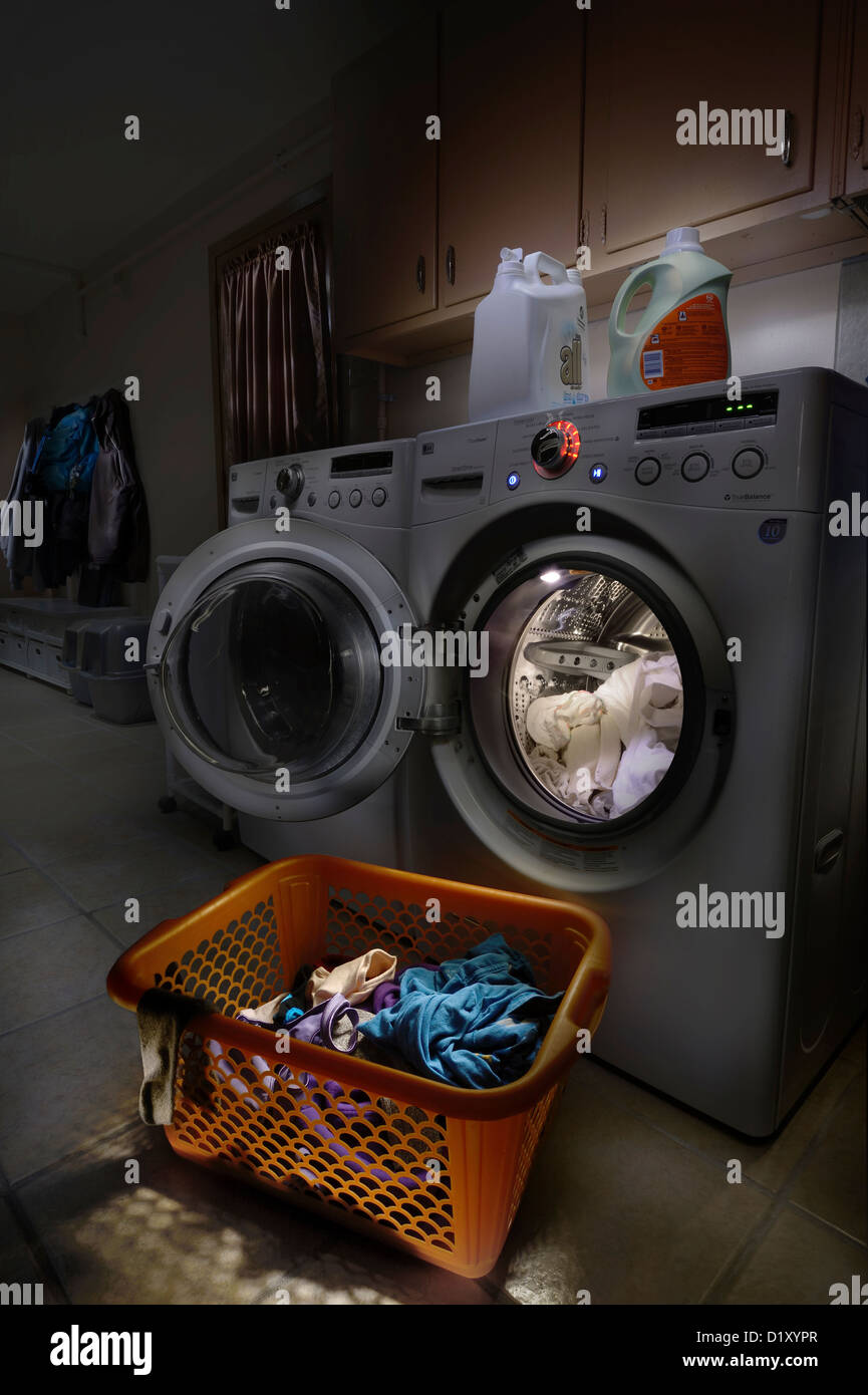 https://c8.alamy.com/comp/D1XYPR/laundry-washing-machine-laundry-room-at-night-D1XYPR.jpg