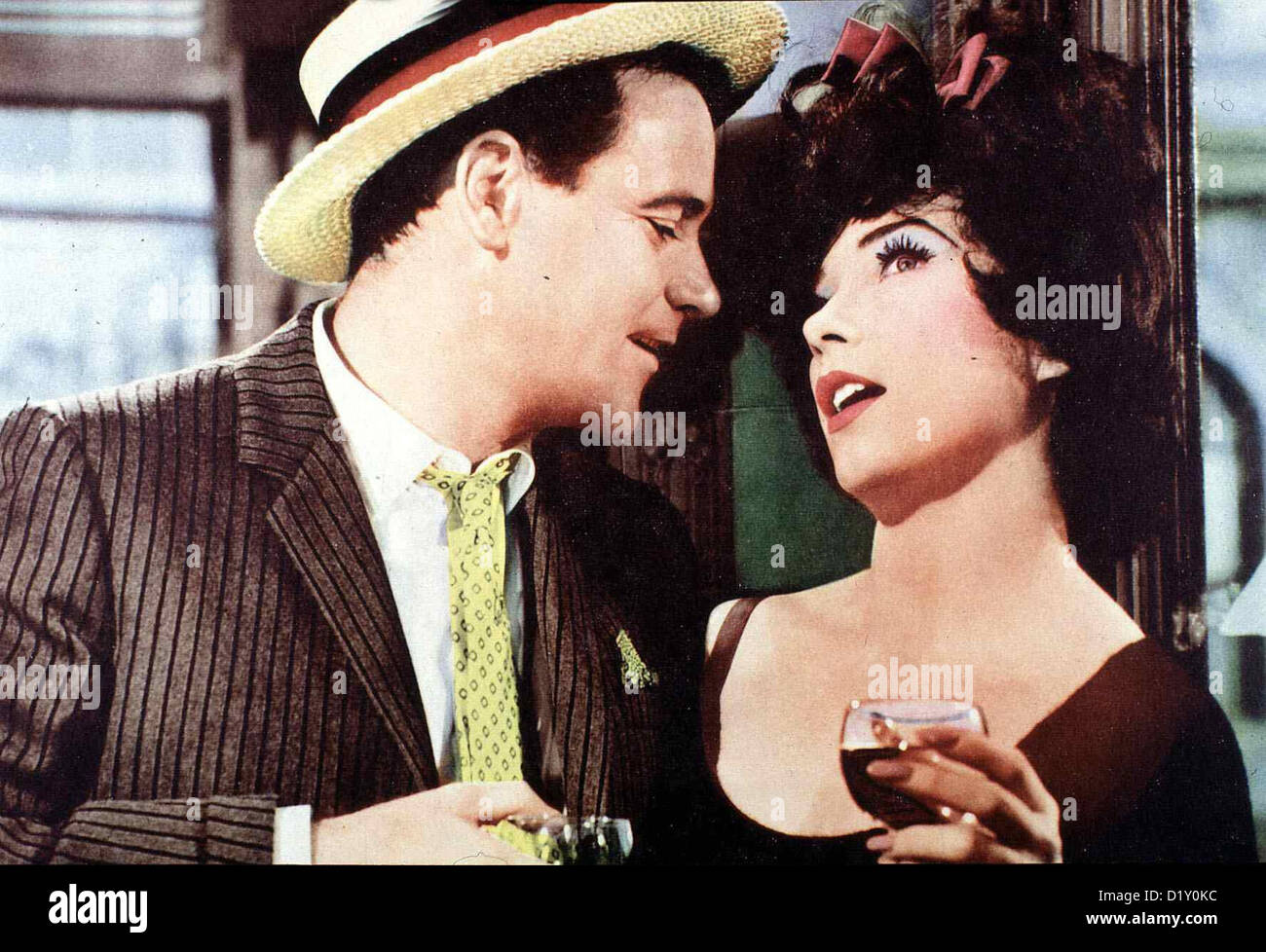 Das Maedchen Irma La Douce  Irma La Douce  Jack Lemmon, Shirley MacLaine Um zu verhindern, dass sich Irma (Shirley MacLaine) Stock Photo