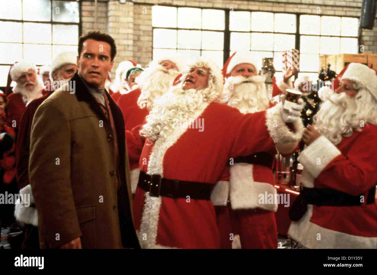 Versprochen Ist Versprochen  Jingle All Way  Howard Langston (Arnold Schwarzenegger), Santa Claus (James Belushi,m) *** Local Stock Photo