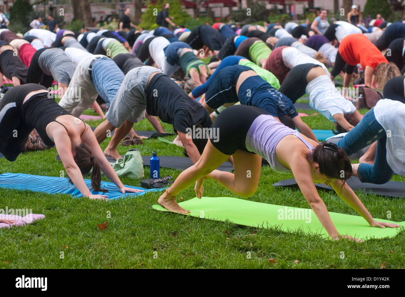 New York, NY 26 August 2010 Free yoga class in Bryant Park Stock