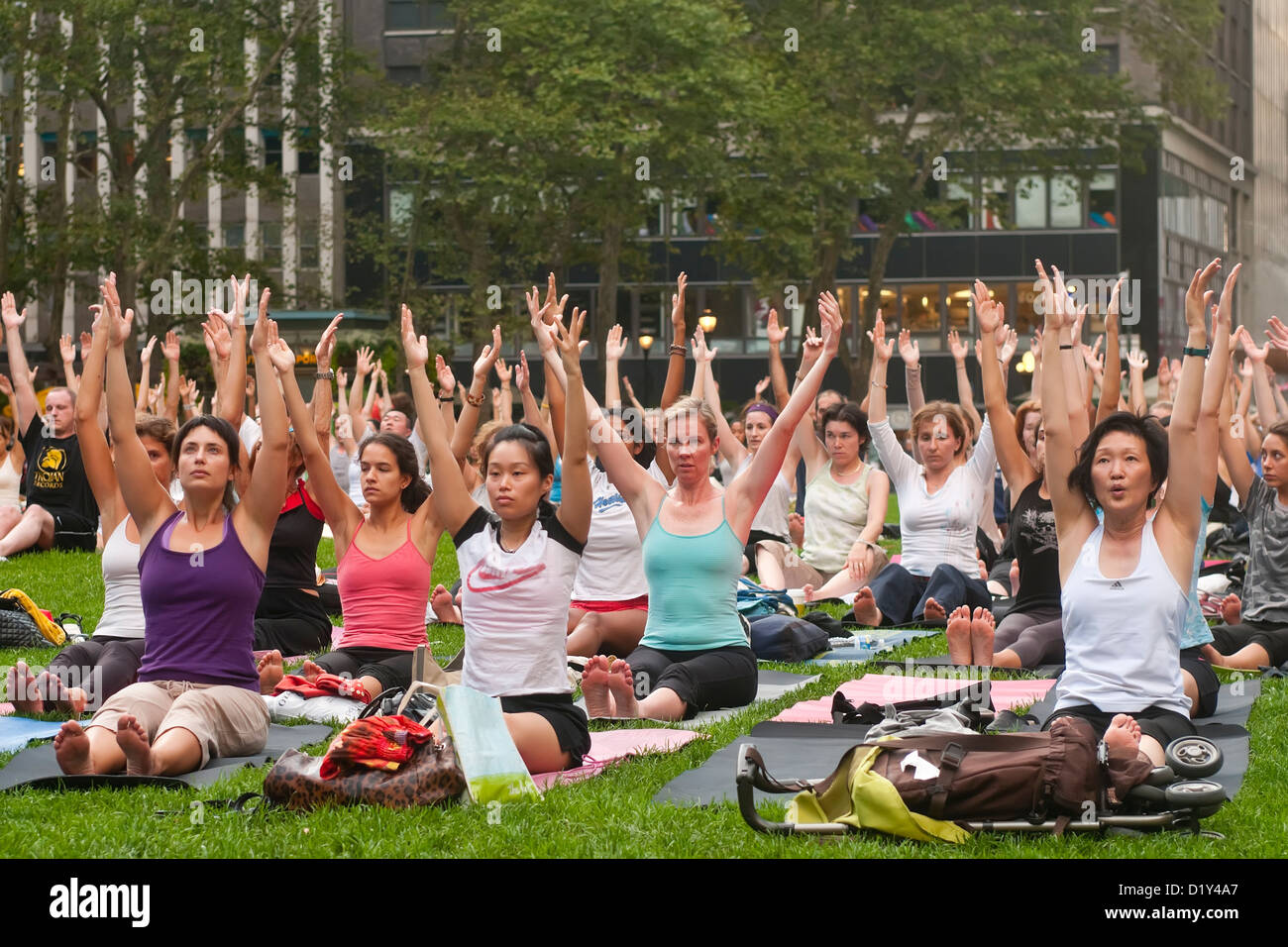 New York, NY 26 August 2010 Free yoga class in Bryant Park Stock