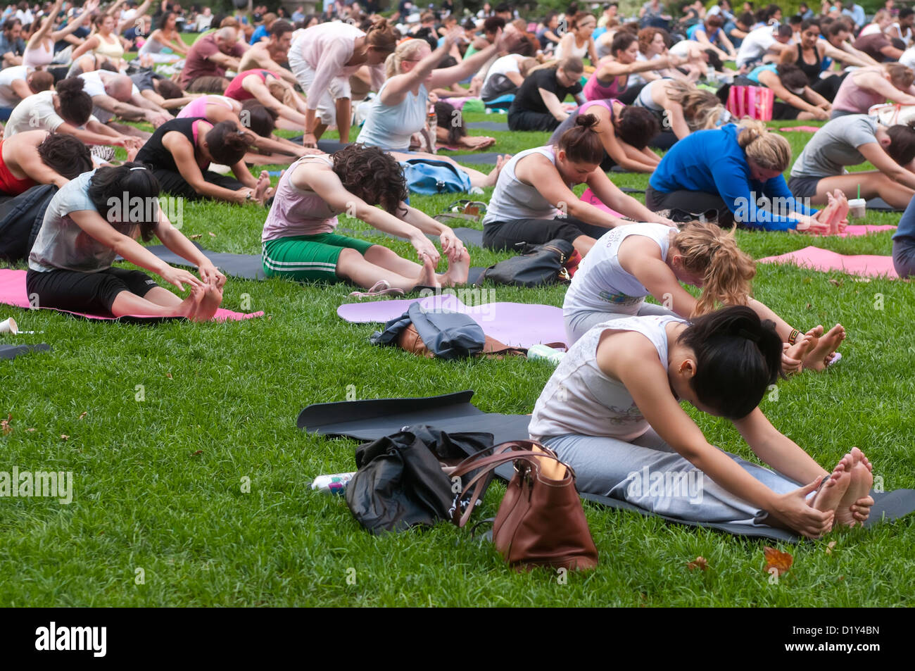 New York, NY 26 August 2010 Free yoga class in Bryant Park Stock
