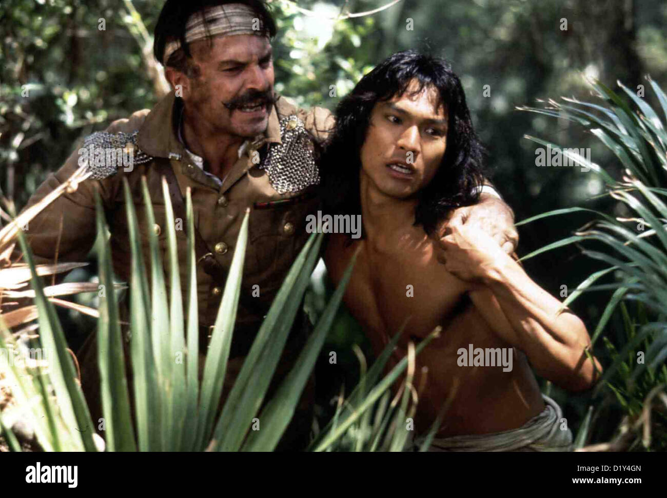 Das Dschungelbuch Jungle Book, Sam Neill, Jason Scott Lee Kitty ist jedoch  dem boesen Captain Boone versprochen, wie Mogli Stock Photo - Alamy