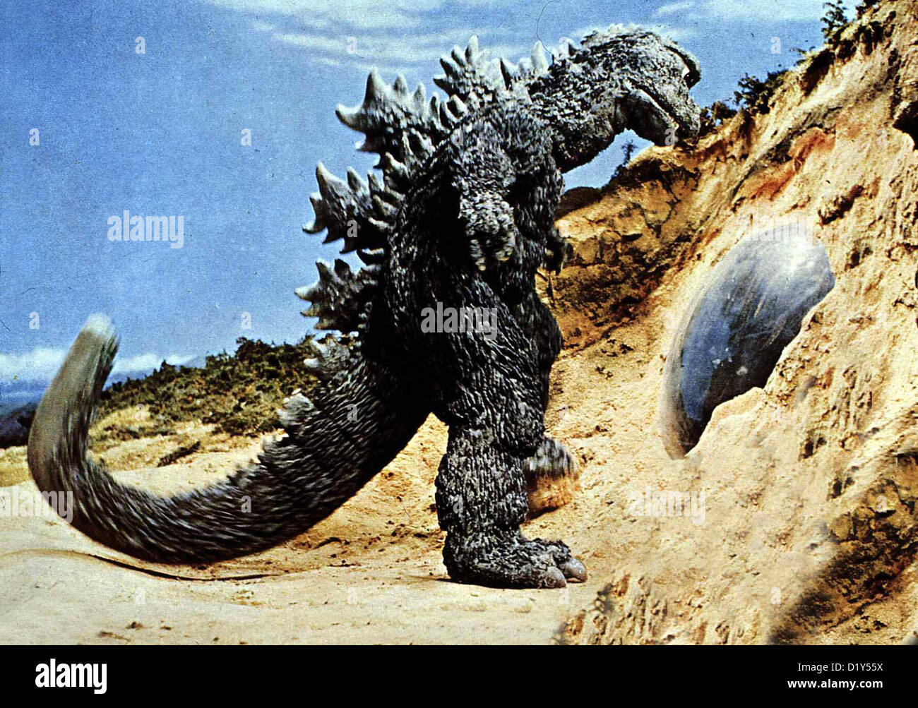 Godzilla Und Die Monster Aus Dem All Kaiju Soshingeki Mit Hilfe  gigantischer Ungeheuer wollen boese Monster aus dem All die Stock Photo -  Alamy, image size:1300x1003