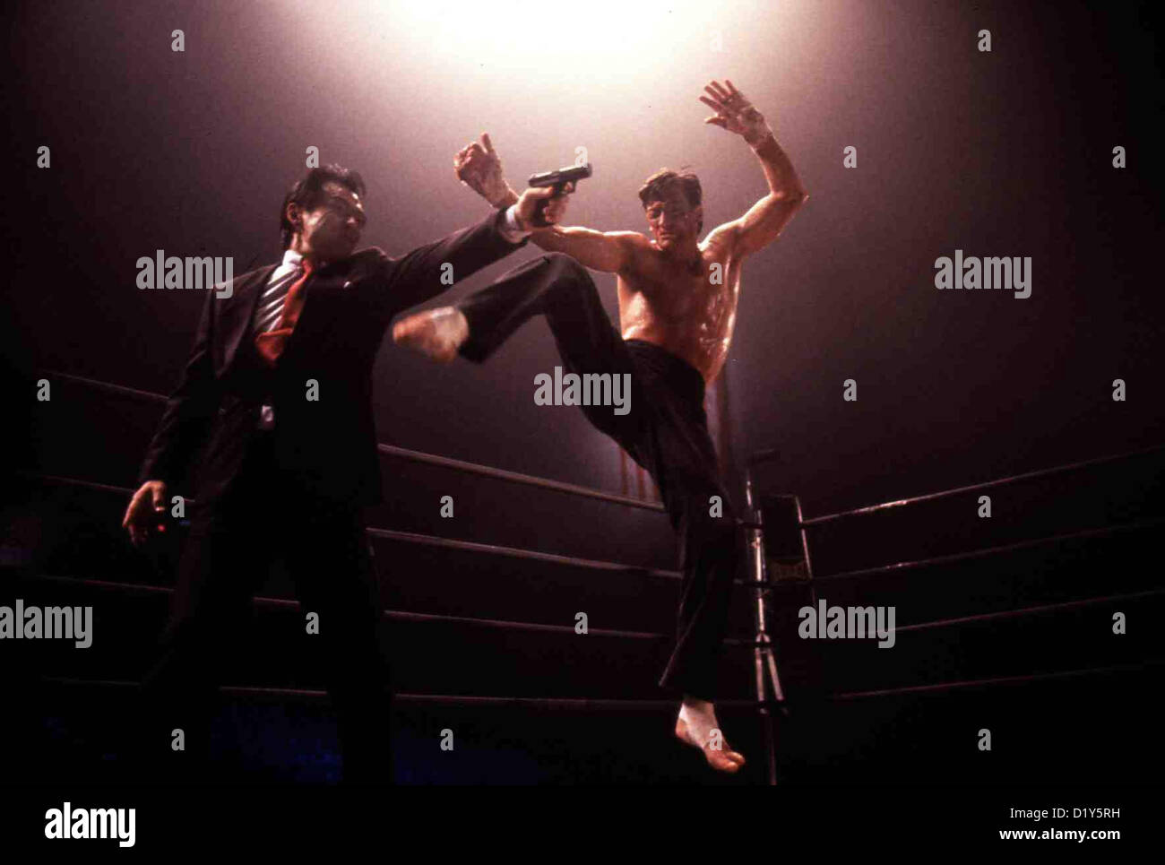 Kickboxer 2: Der Champ Kehrt Zurück  Kickboxer Ii: Road Back  Sasha Mitchell David Sloan (Sasha Mitchell,r) muß¸ sich einem Stock Photo