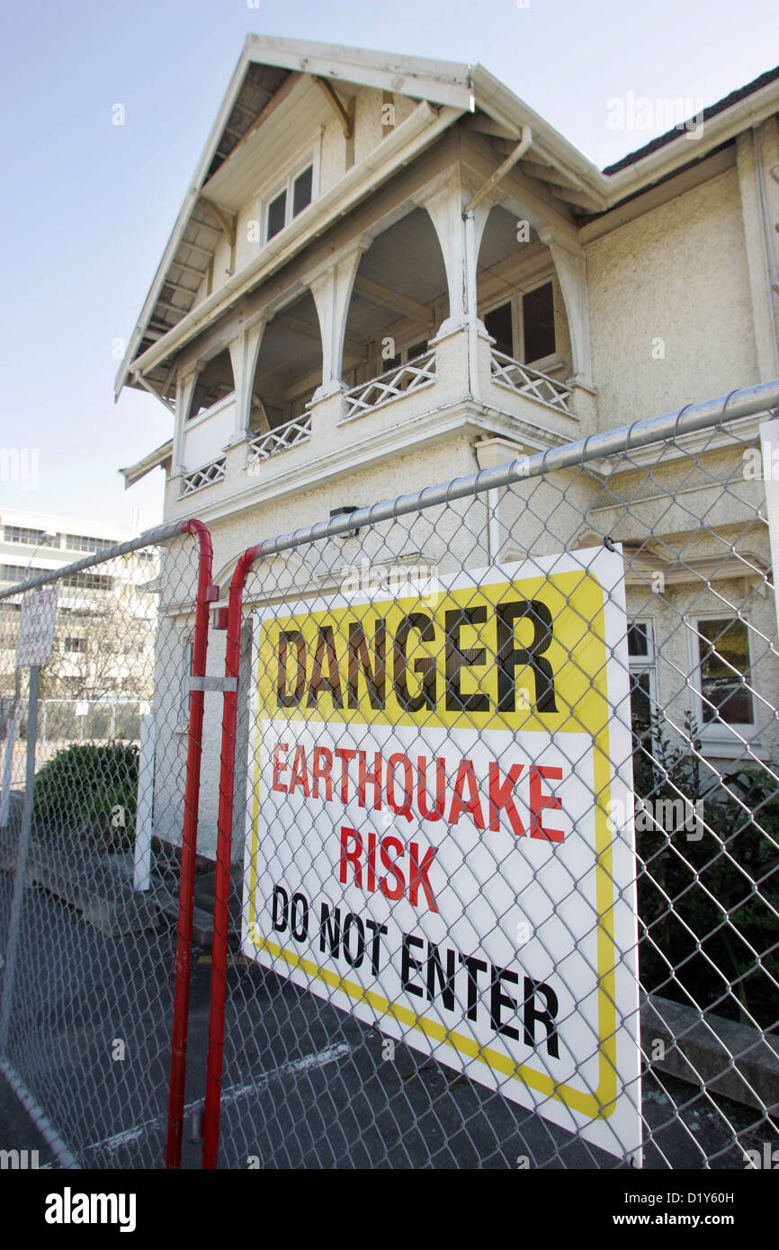 Sign signage notice warning danger hi-res stock photography and images ...