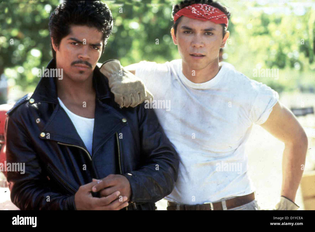 La Bamba  La Bamba  Ritchie Valens (Lou Diamond Phillips,r) mit seinem Halbbruder Bob (Esai Morales) *** Local Caption *** 1986 Stock Photo