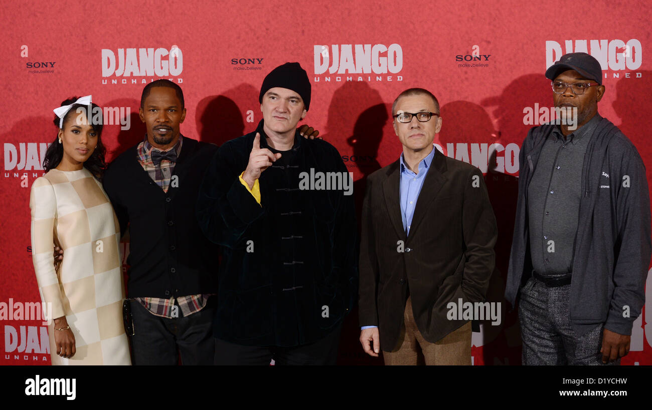 US actress Kerry Washington (L-R), US actor Jamie Foxx, US film director Quentin Tarantino, German-Austrian actor Christoph Waltz and US actor Samuel L. Jackson pose during a photocall for their new film 'Django Unchained' in Berlin, Germany, 08 January 2013. The film is expected to his the screen in Germany on 17 January 2013. Photo: Britta Pedersen Stock Photo