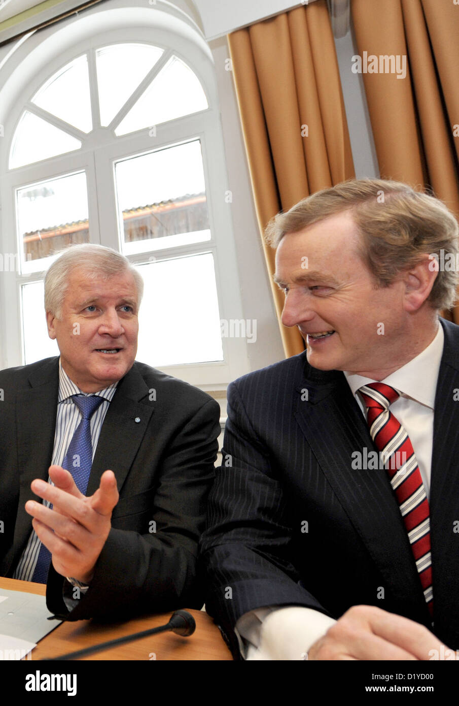 CSU chairman Horst Seehofer (L) and his guest, Irish Prime Minister Enda Kenny talk during the winter conference of the CSU national committee at the training center of the Hanns Seidel Foundation in Wildbad Kreuth, Germany, 8 January 2013. In the beginning of 2013 Ireland has taken over the EU presidency of Cyprus. Photo: Frank Leonhardt Stock Photo