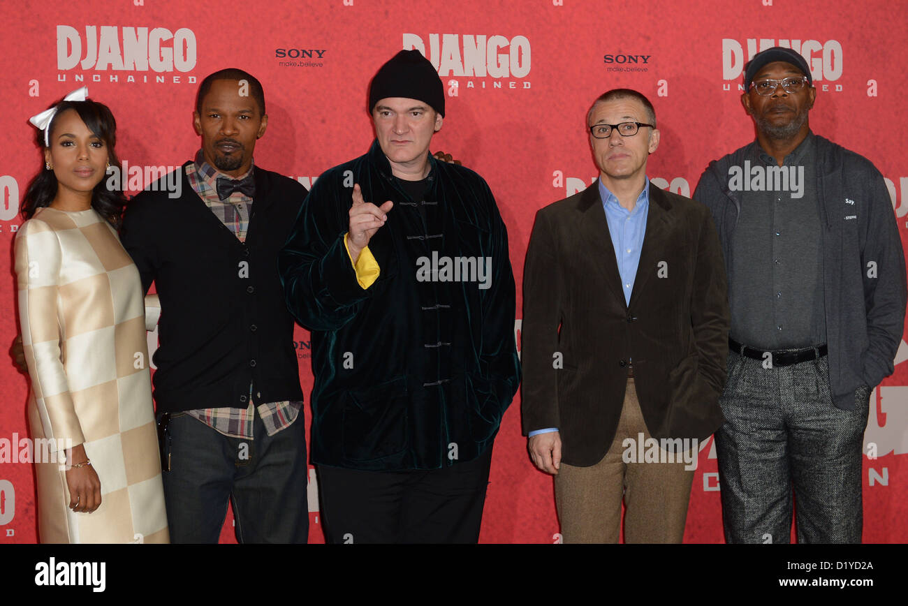 US actress Kerry Washington (L-R), US actor Jamie Foxx, US film director Quentin Tarantino, German-Austrian actor Christoph Waltz and US actor Samuel L. Jackson pose during a photocall for their new film 'Django Unchained' in Berlin, Germany, 08 January 2013. The film is expected to his the screen in Germany on 17 January 2013. Photo: Britta Pedersen Stock Photo