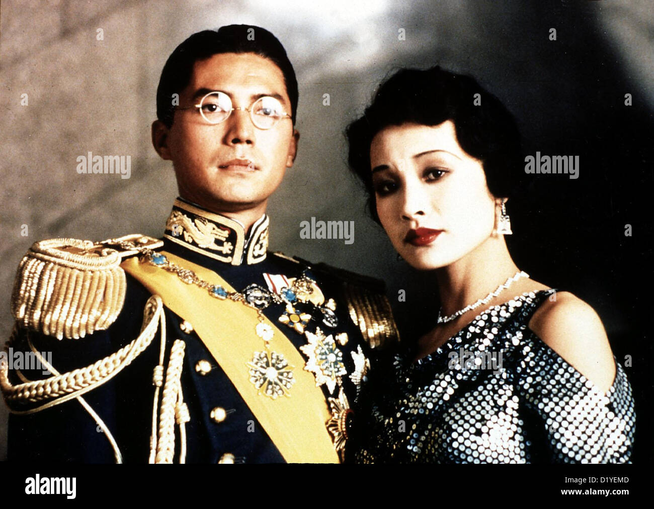 Der Letzte Kaiser  Last Emperor,  John Lone, Joan Chen Auf Empfehlung seines Lehrers waehlt Pu Yi (John Lone) Wang Jung (Joan Stock Photo
