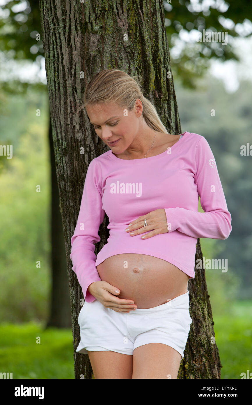 pregnant woman in the park Stock Photo - Alamy
