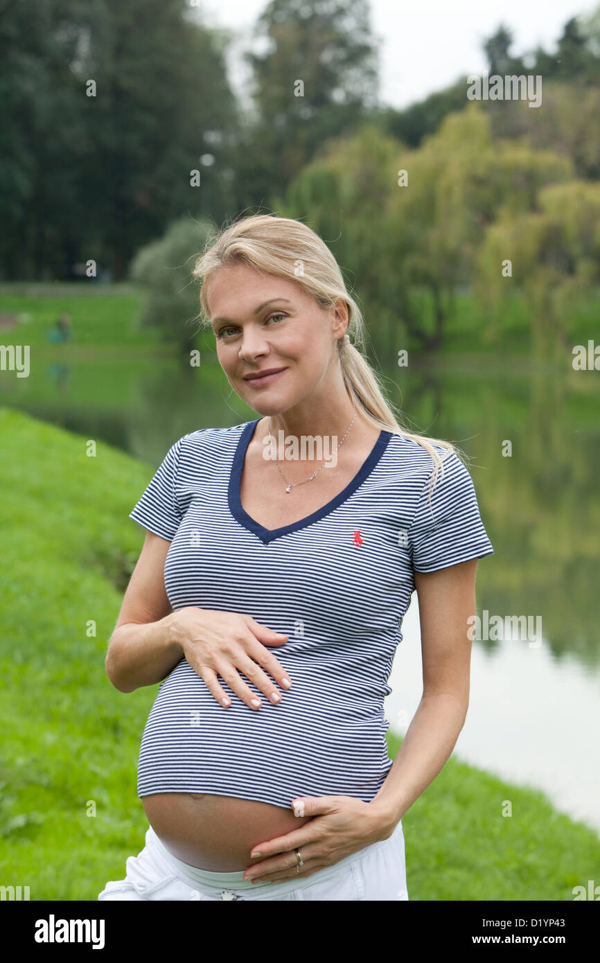 pregnant woman in the park Stock Photo - Alamy