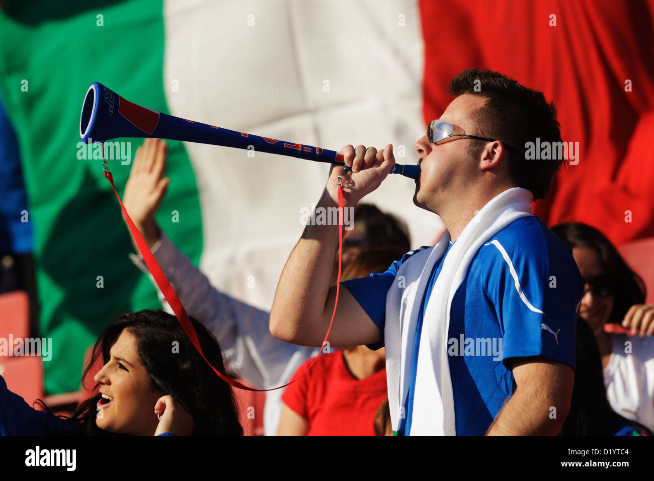 https://c8.alamy.com/comp/D1YTC4/an-italy-supporter-blows-a-vuvuzela-at-the-fifa-world-cup-group-f-D1YTC4.jpg