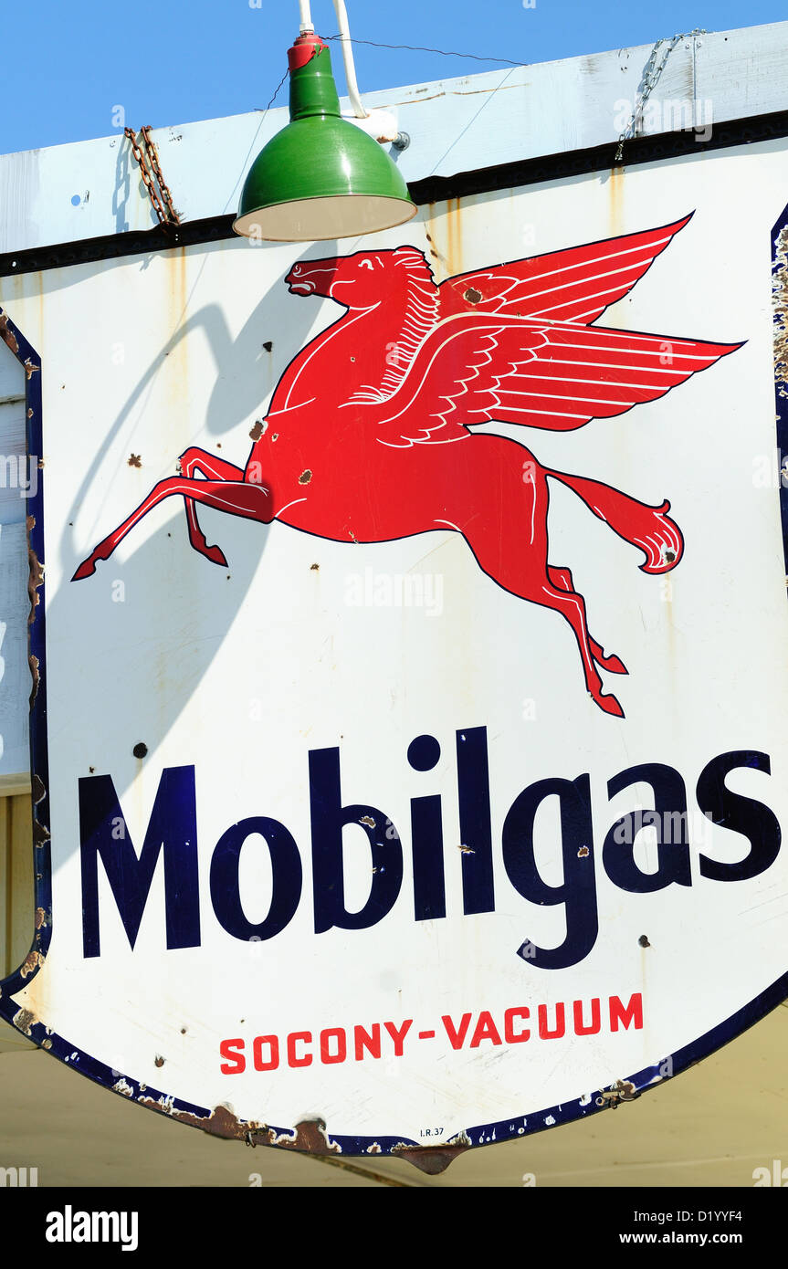 USA Illinois vintage Mobilgas service station in rural Illinois Stock Photo