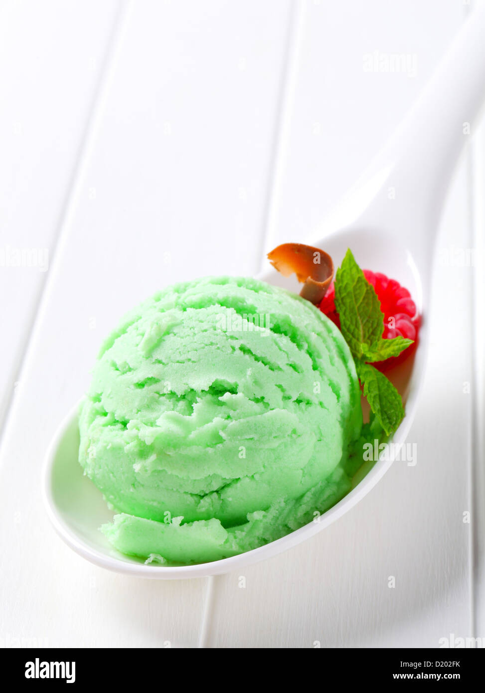Scoop of green ice cream on a spoon Stock Photo - Alamy