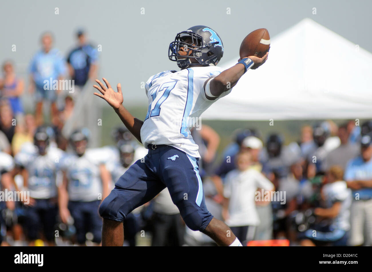 Throwing pass hires stock photography and images Alamy