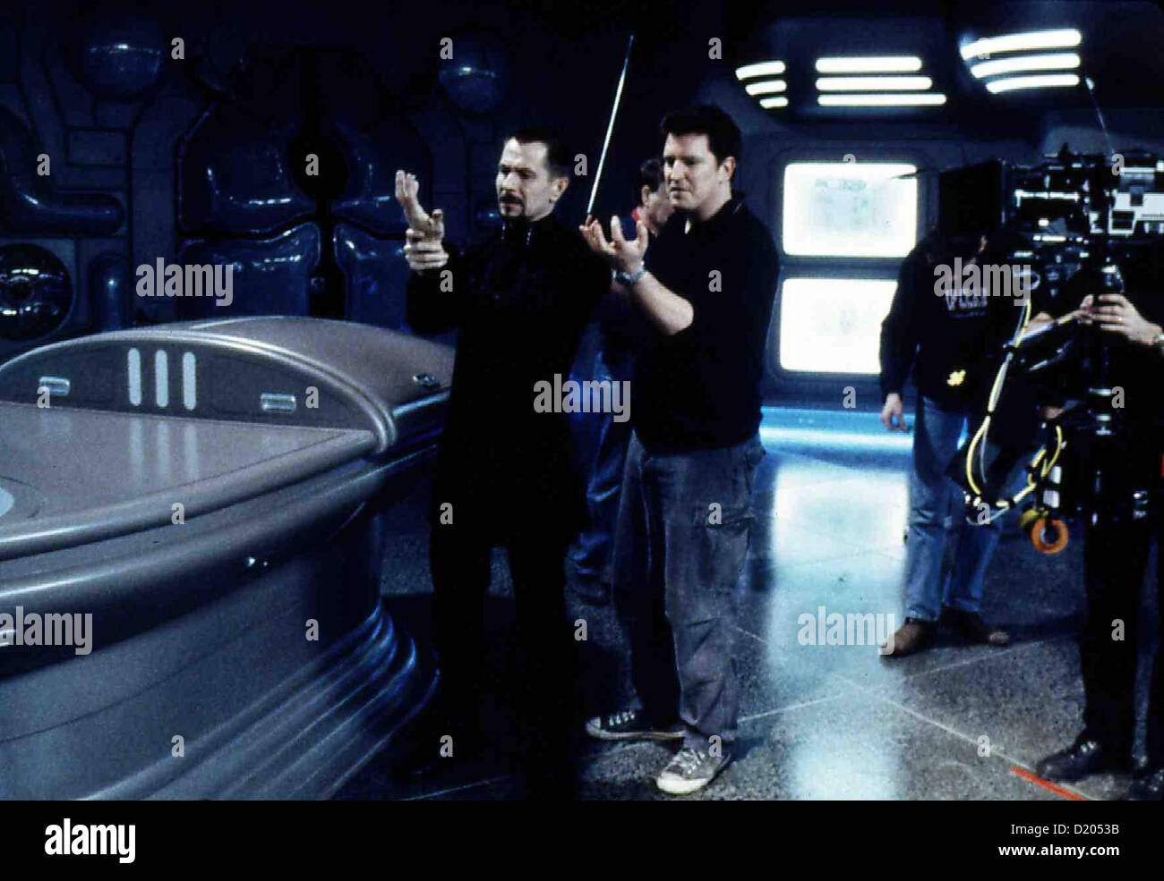 Lost In Space   --   Gary Oldman und Director Stephen Hopkins *** Local Caption *** 1998  IFTN/New Line Stock Photo