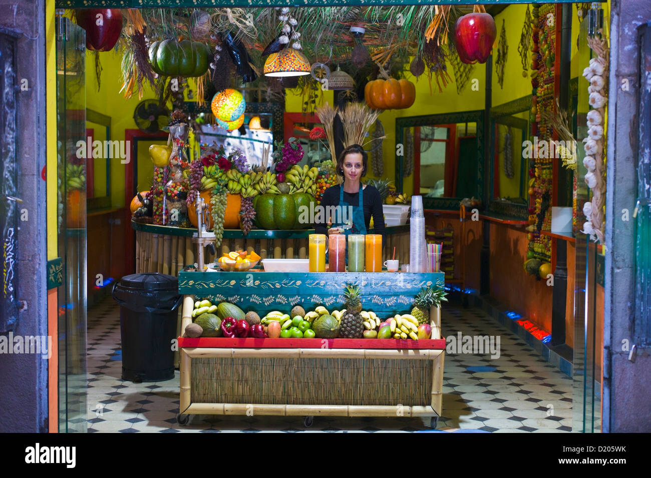 Fresh fruit store selling freshly squeezed fruit juices Barcelona