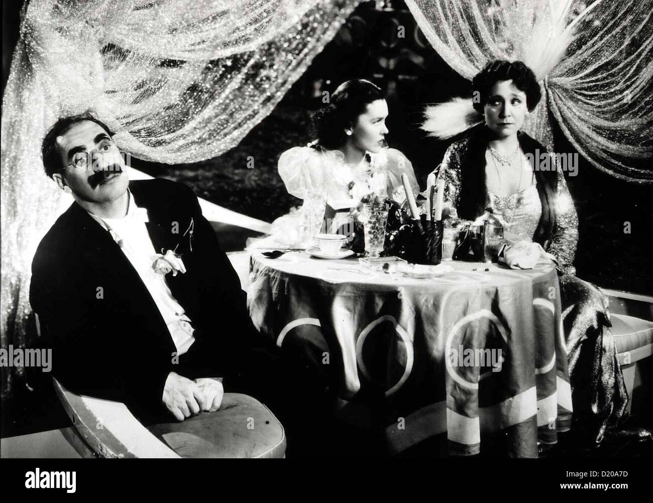 Ein Tag Beim Rennen Marx Brothers Day At Races Groucho Marx, Maureen O