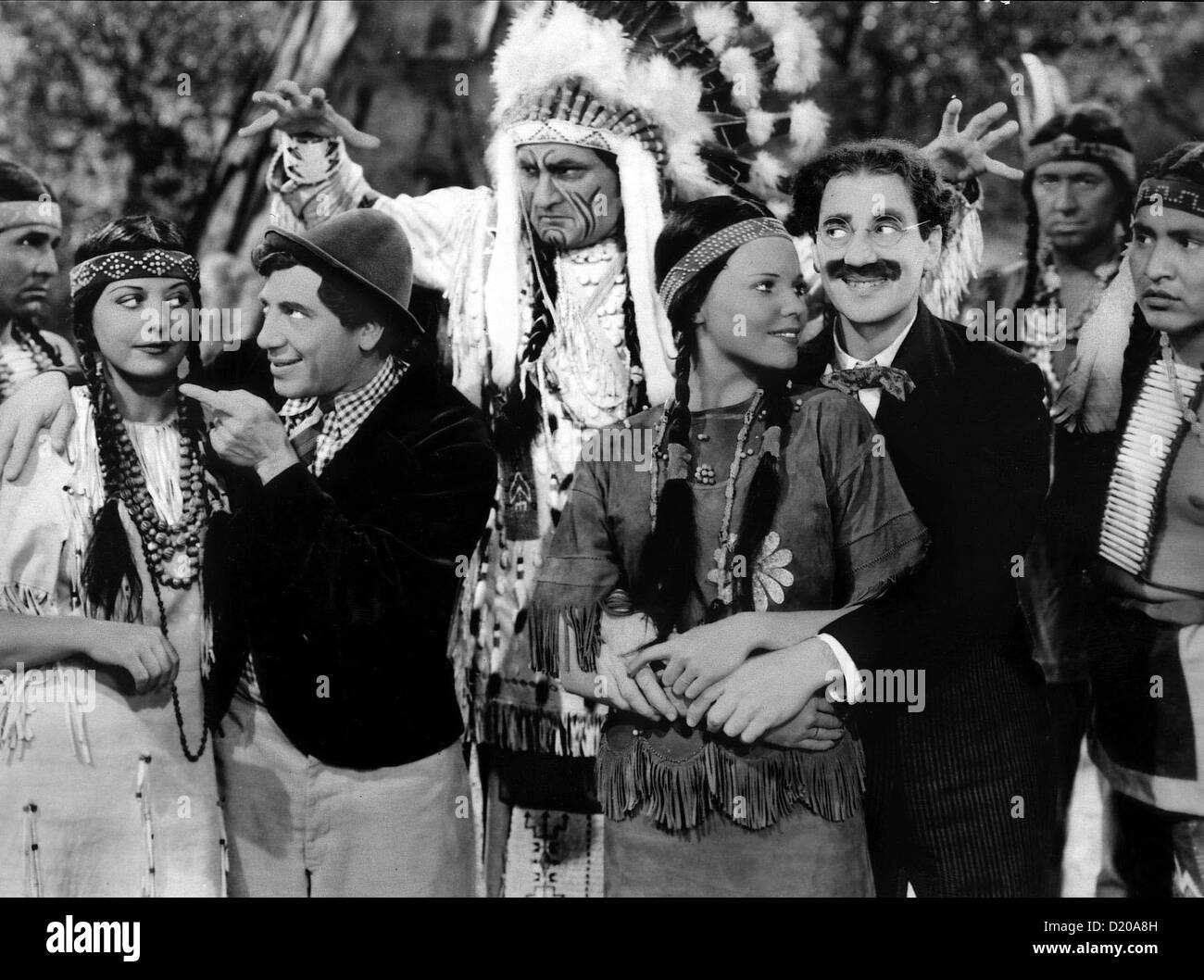 Die Marx Brothers: Go West   Marx Brothers: Go West   Chico Marx ( 3.v.l ), Groucho Marx ( 2.v.r) *** Local Caption *** 1940  -- Stock Photo
