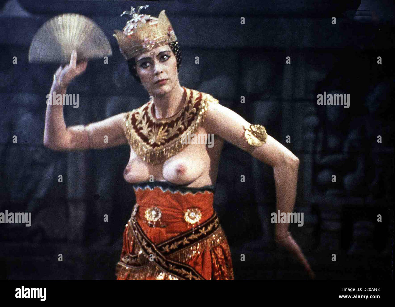 Mata Hari  Mata Hari  Sylvia Kristel Nachtclubtaenzerin Mata Hari (Sylvia Kristel) hat mehrere Affaeren mit prominenten Stock Photo