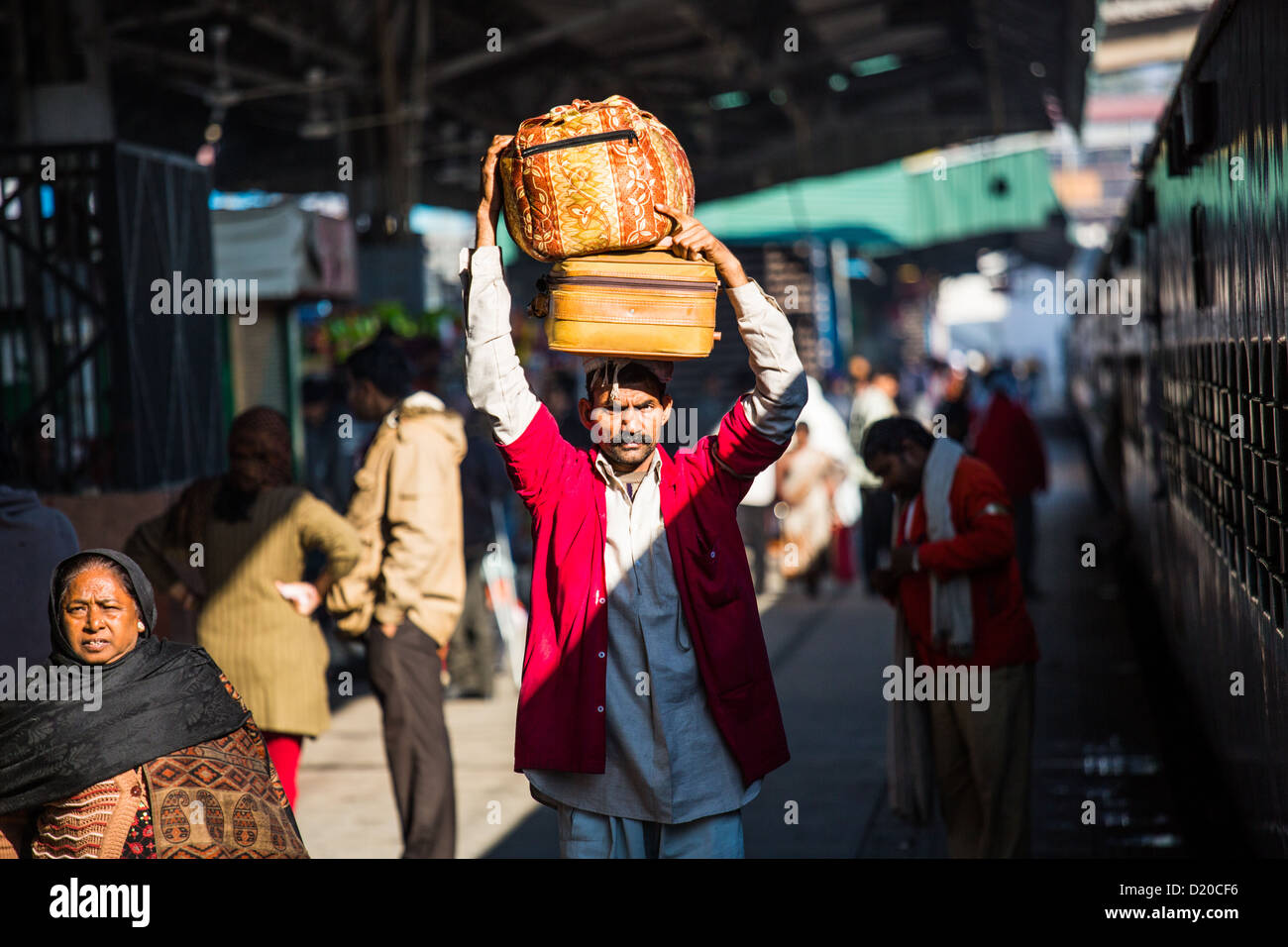 Luggage porter, New Delhi Raliway Station, New Delhi, India Stock Photo