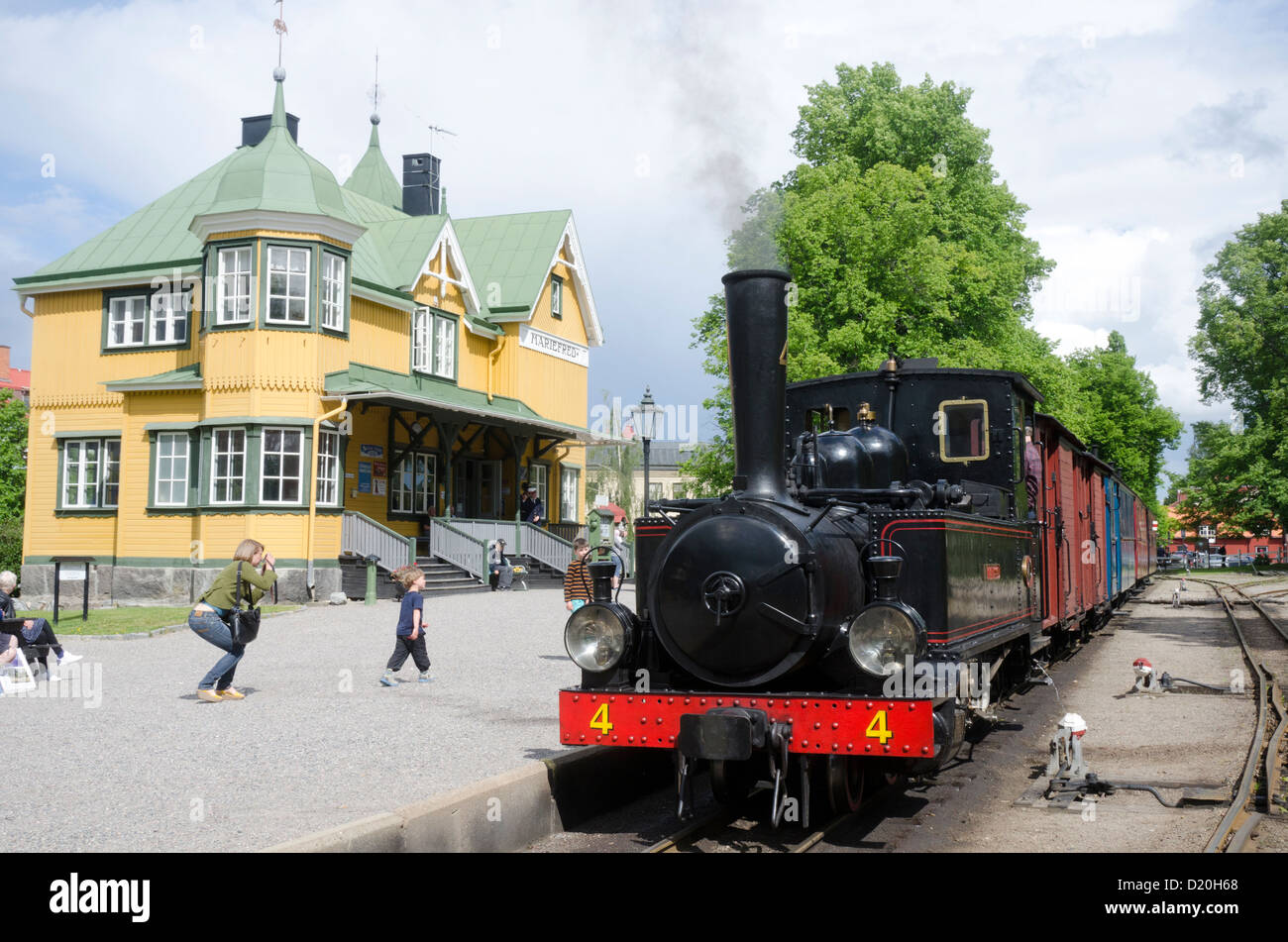 steam-train-at-station-mariefred-l-ggesta-railway-narrow-gauge