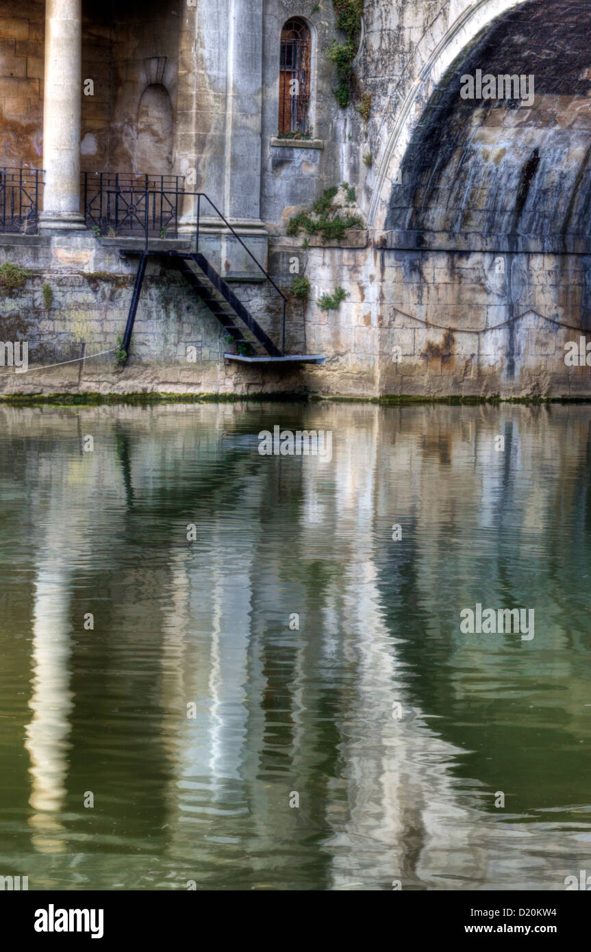 steps leading down to the River Avon by the historic Pulteney Bridge in City of Bath, Somerset, GB Stock Photo