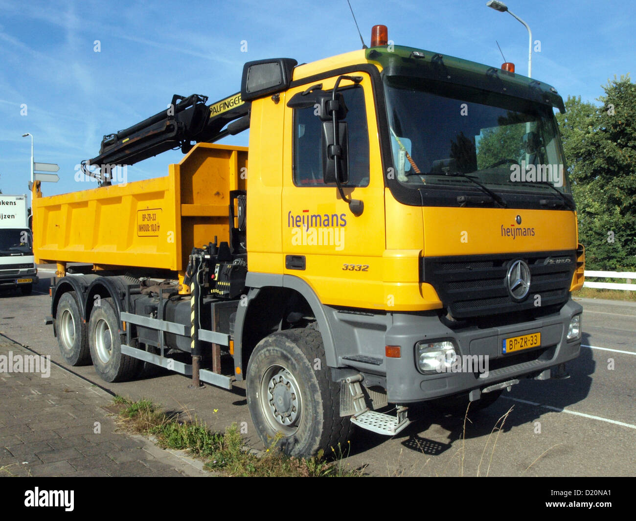 932 18. Миксер Мерседес 3332. Actros 3332к грузоподъемность. Самосвал 3332. 930 Mercedes Benz 3332